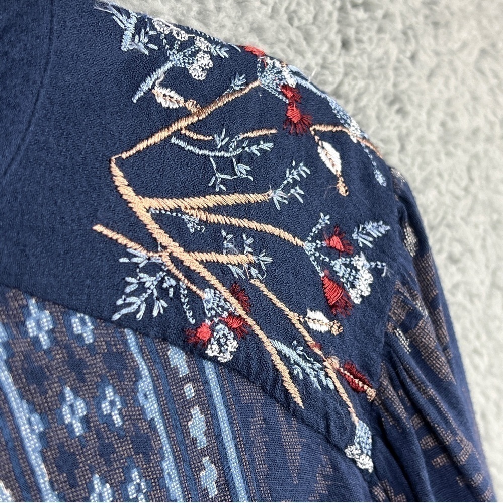 Lucky Brand Women's Blouse Boho Embroidered Bell sleeve High Low Hem Size Small - Picture 3 of 11